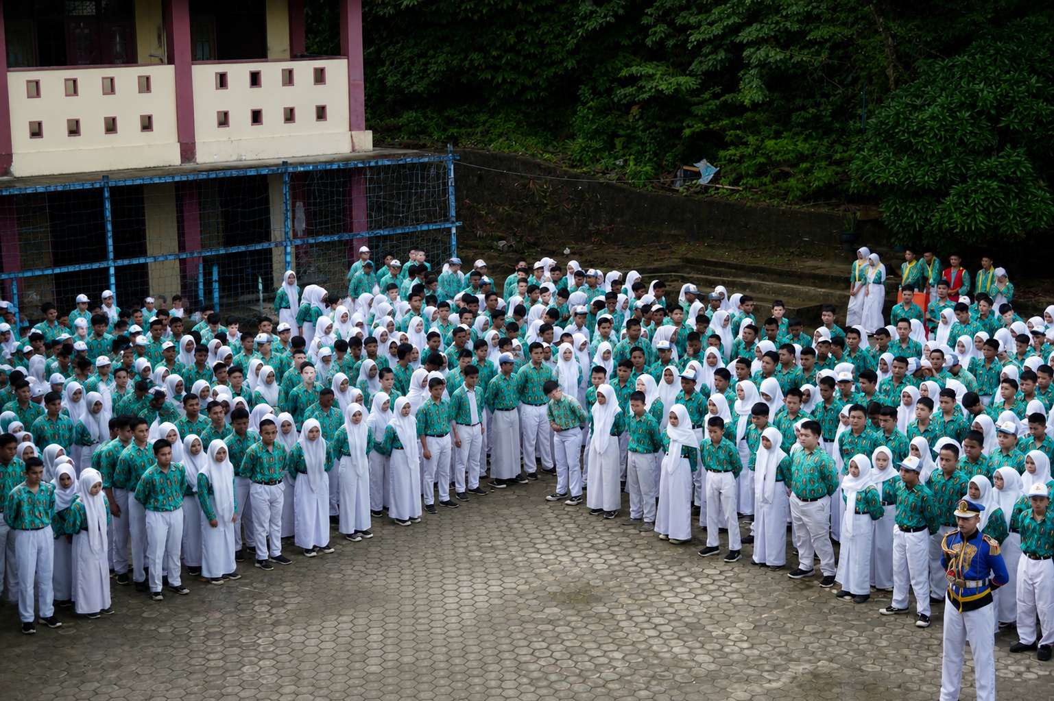 SEMARAK HARI ANAK NASIONAL 2026 DI SMAN 2 TARAKAN : DARI UPACARA KHIDMAT HINGGA SENAM BERSAMA