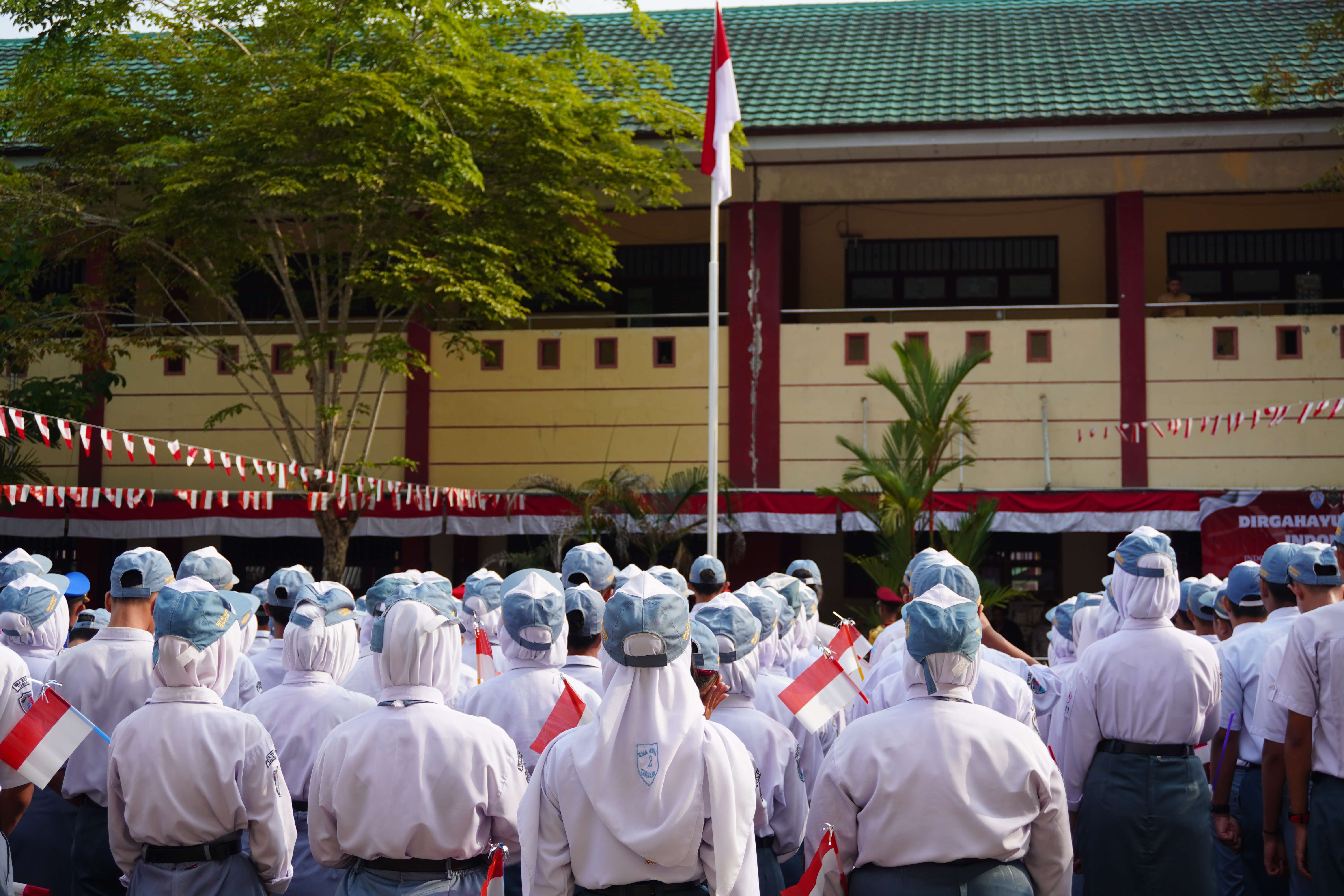 MENYATU DALAM SEMANGAT KEMERDEKAAN : KESERUAN PUNCAK PERINGATAN 17 AGUSUS SMAN 2 TARAKAN